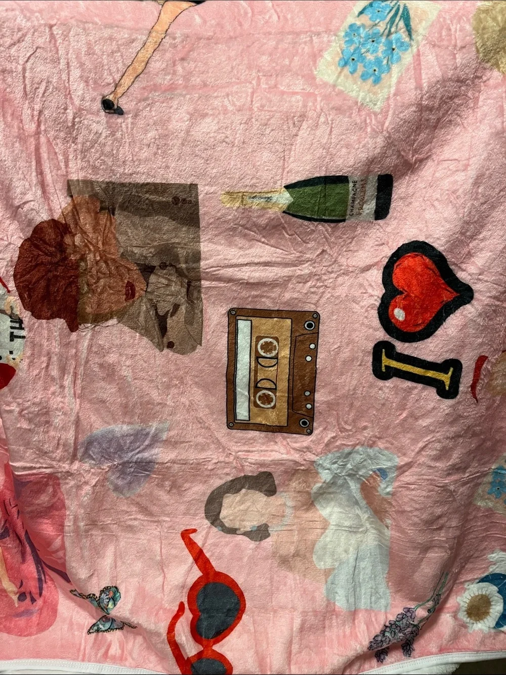 Plush Pink Graphic Throw Blanket with Musician and Turntable Design